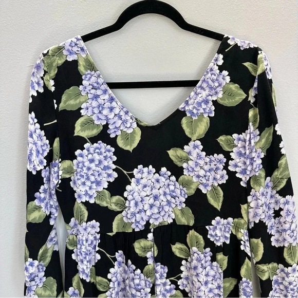 MinkPink Women’s Long Sleeve V-Neck Black w/ Purple Floral Romper Size S GUC - Picture 3 of 10